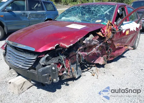 2014 Chrysler 200 Lx z USA, uszkodzony, nr VIN 1C3CCBAB6EN209001